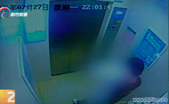 小区电梯突然失控从31楼下坠到负2楼